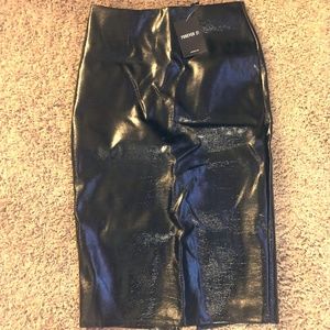 F21 Cracked Faux Leather Pencil Skirt